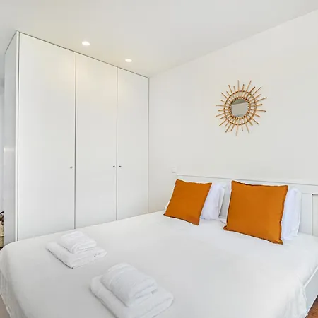 Bombarda 250 By Lovelystay * 波尔图