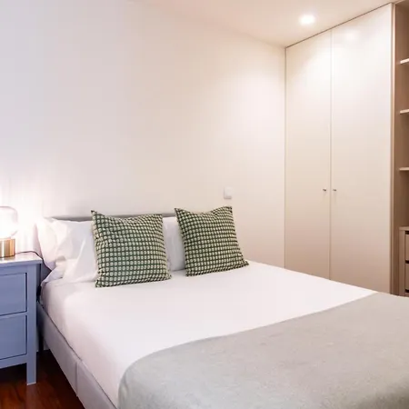 Bombarda 250 By Lovelystay * 波尔图